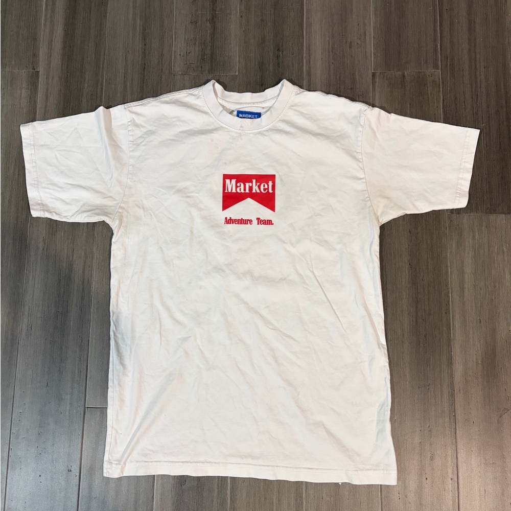 MARKET MENS ADVENTURE TEAM SS WHITE TEE SIZE MEDIUM
